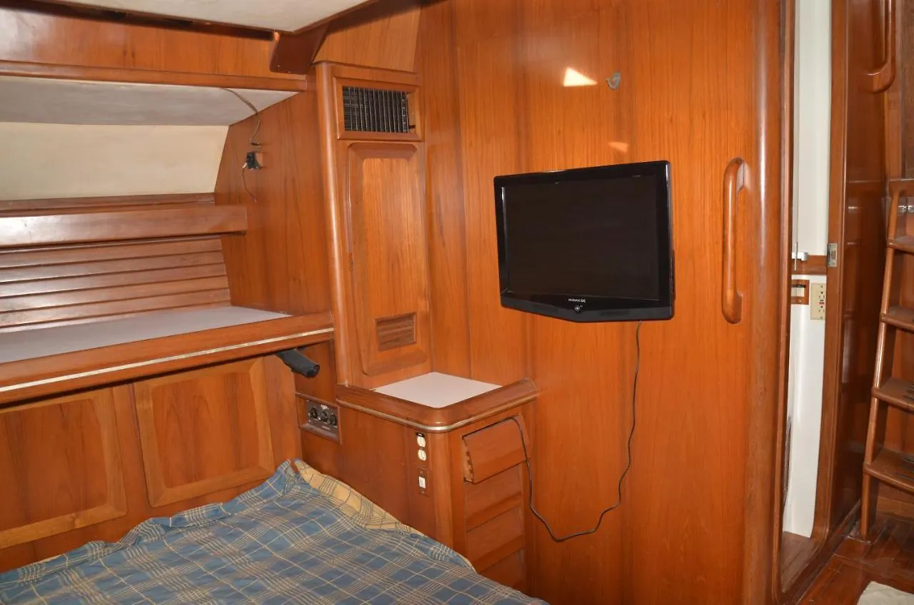 فندق Serenity Boatel In سان خوان 0*,